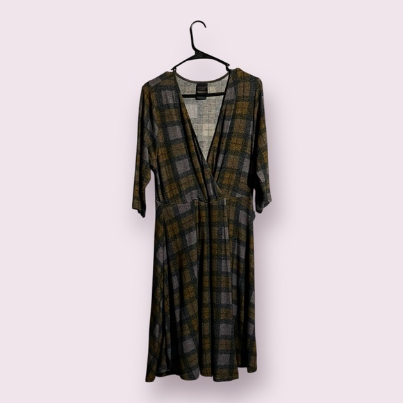 Outlander - The Series Collection from Torrid Women’s Plaid Wrap Dress Size 1 - Picture 3 of 12